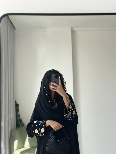 عباية ( نجم اسود ) ملكي مع شك و تطريز يدوي