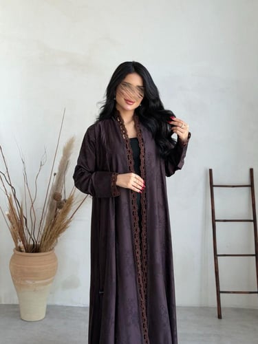 عباية ( ميلاء ) حرير تركي مع كلفة كروشيه