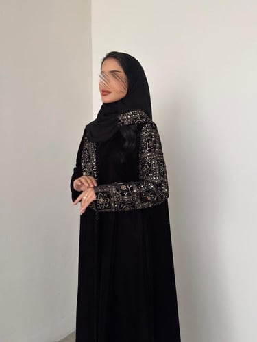 عباية Gold مخمل كوري مع تطريز وشك هندي