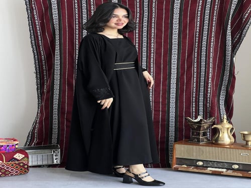 عباية ( علياء ) ملكي نص بشت مع تطريز يدوي