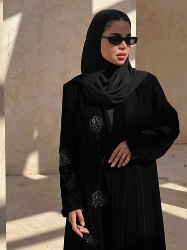 عباية velvet مخمل كوري مع تطريز وشك يدوي