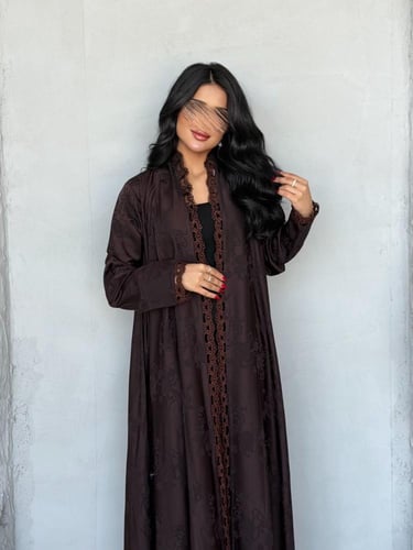 عباية ( ميلاء ) حرير تركي مع كلفة كروشيه