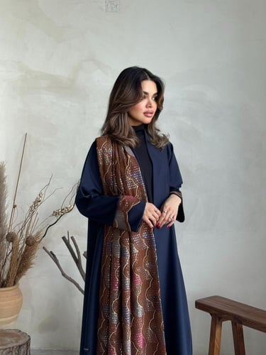 عباية ( تالا كحلي ) كريب مع شيفون شك وتطريز