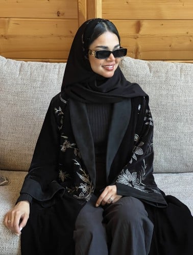 عباية مخمل اسود كلوش مع مخمل مطرز 0058