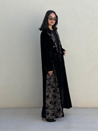 عباية ( أيات ) مخمل مع تطريز مخمل رسمي