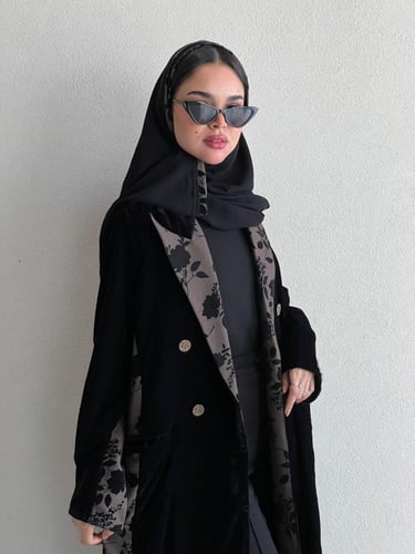 عباية ( أيات ) مخمل مع تطريز مخمل رسمي