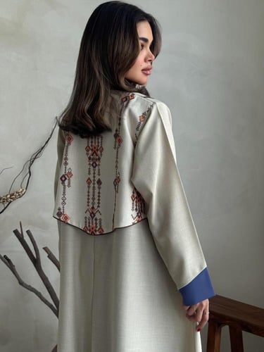 عباية ( فجر ) كريب لينن مع تدخيلات تطريز