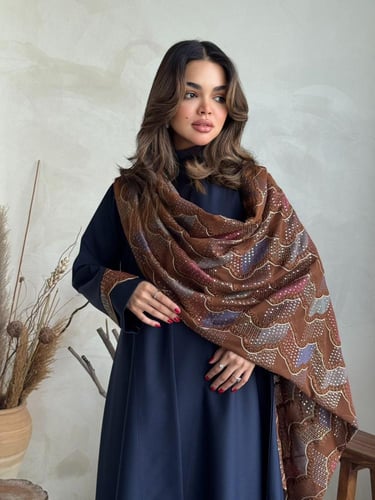 عباية ( تالا كحلي ) كريب مع شيفون شك وتطريز