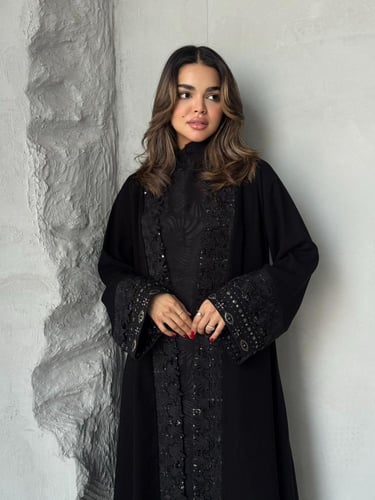 عباية ( قمر ) كريب مع شك ودانتيل