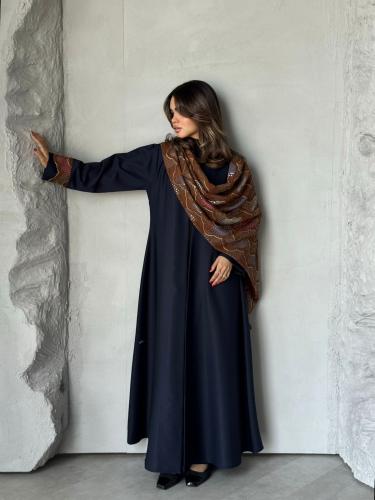 عباية ( تالا كحلي ) كريب مع شيفون شك وتطريز