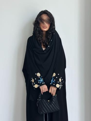 عباية ( نجم اسود ) ملكي مع شك و تطريز يدوي