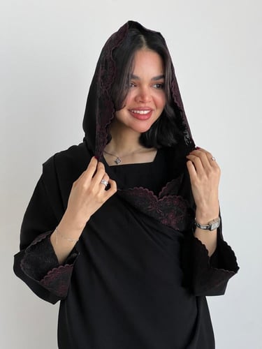 عباية ( حلا اسود ) قطعة كريب خفيف مع تطريز يدوي مح...