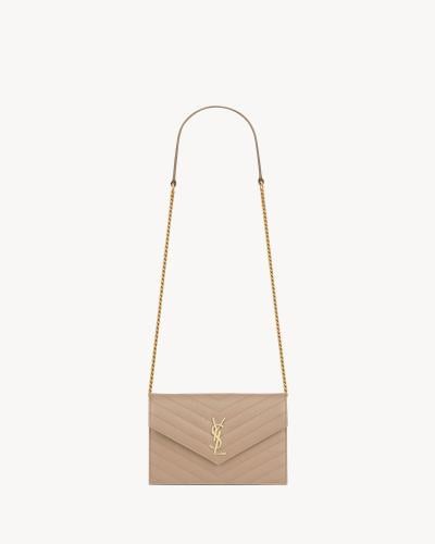 CASSANDRE ENVELOPE CHAIN WALLET IN GRAIN DE POUDRE...