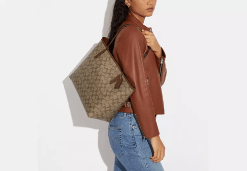 كوتش | City Tote Bag In Signature Canvas