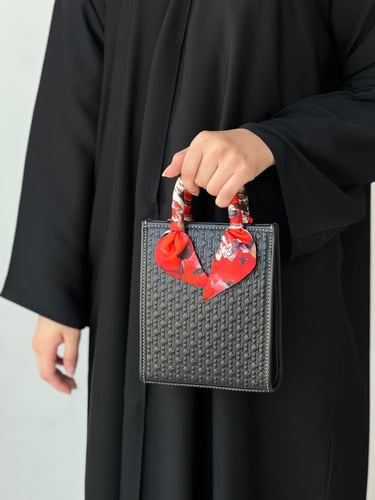 كارولينا هيريرا | MINI SHOPPING CHIC | SMALL CROSS...