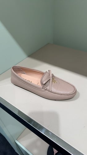 برادا | 38.5 | Prada
