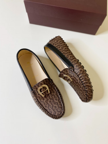 حذاء نسائي أقنير