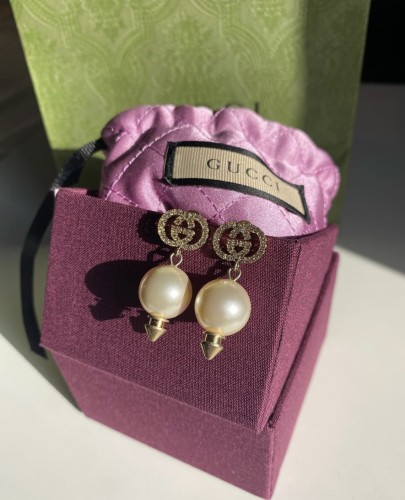قوتشي | Interlocking G earrings with pearl