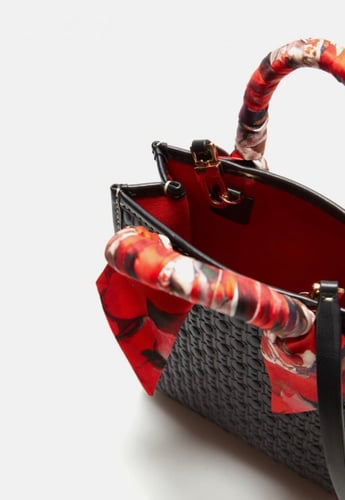 كارولينا هيريرا | MINI SHOPPING CHIC | SMALL CROSS...