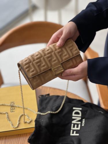 فندي | Baguette Continental Wallet With Chain