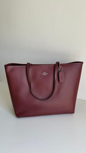 كوتش | City Tote Bag