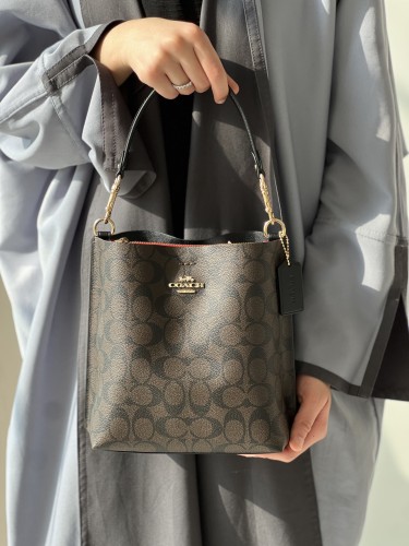 كوتش | Mollie Bucket Bag 22