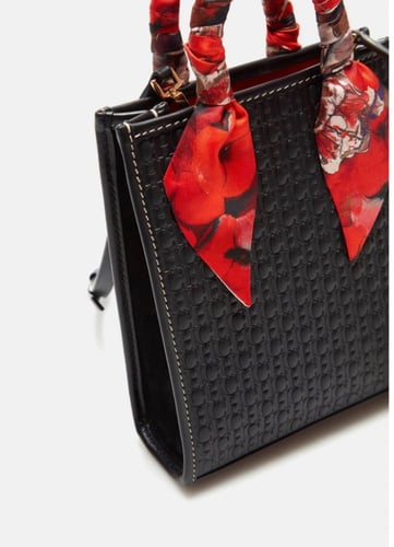 كارولينا هيريرا | MINI SHOPPING CHIC | SMALL CROSS...