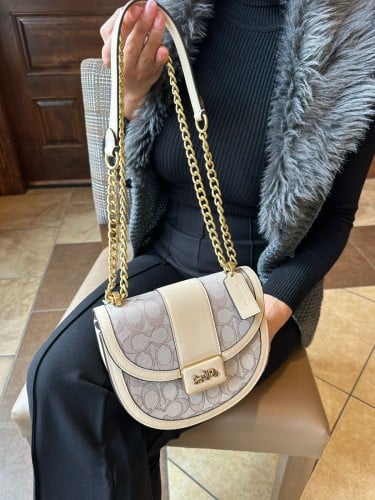 كوتش | Alie Saddle Bag In Signature Jacquard