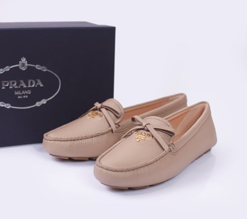 برادا | 38.5 | Prada