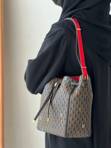 كارولينا هيريرا | EDITORS BUCKET | MEDIUM SHOULDER...