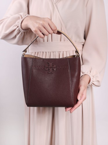 توري برتش | SMALL MCGRAW TEXTURED BUCKET BAG