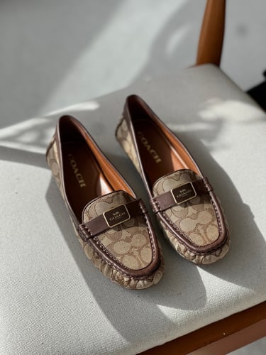 كوتش | 38.5 | 39 | Mona Driver In Signature Jacqua...