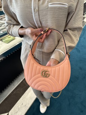 قوتشي | GG Marmont half-moon-shaped mini bag