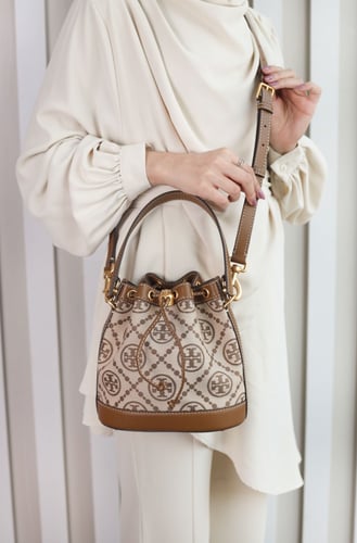 توري برتش | T MONOGRAM BUCKET BAG