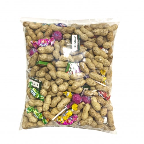 فول سوداني مع حلويات مشكلة