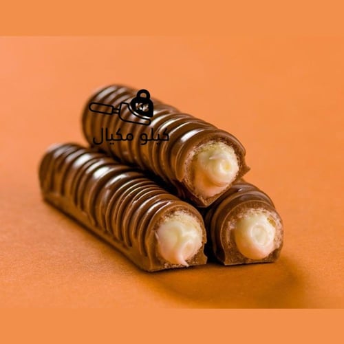 بسكويت ويفر رول مخطط طويل فروالة