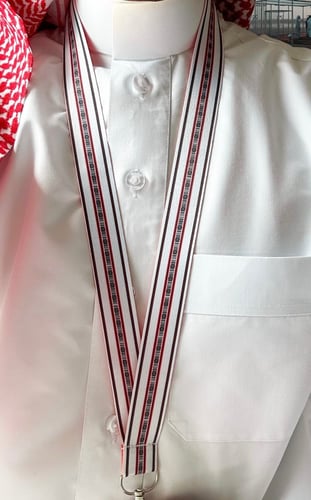 تعليقة بطاقة عمل سدو ابيض