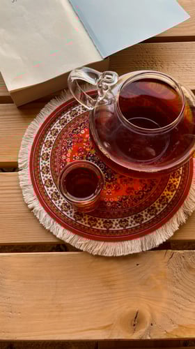 كوستر سجاد كبير احمر مزخرف .