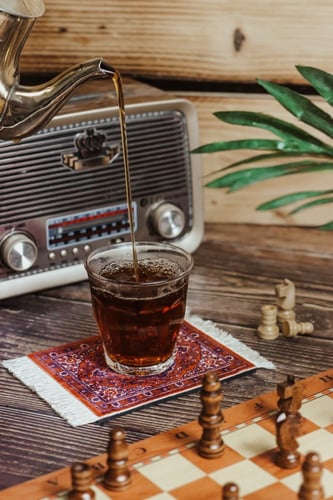 كوستر سجاد احمر شرقي مزخرف .