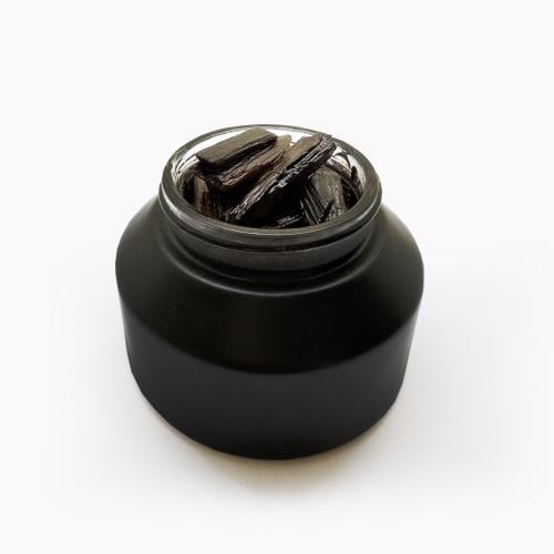 العود المسقى ذو الرائحة الفاخرة