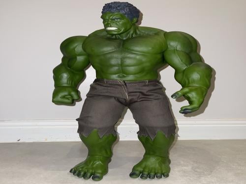الرجل الاخضر مجسم ( كبير جداً )