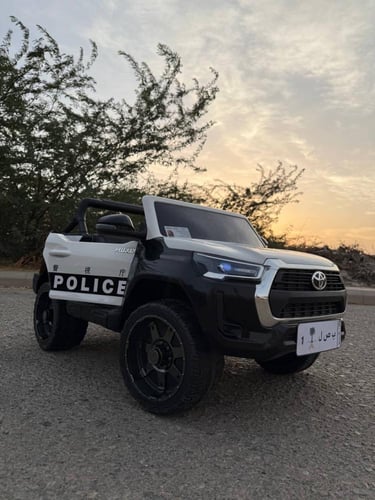 تويوتا هايلوكس الضخم ( ٤ مواطير )