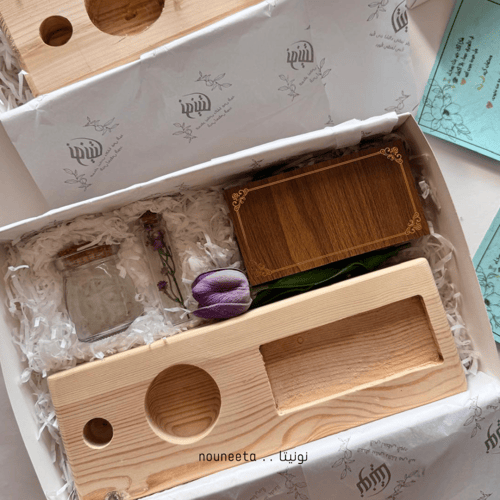 بوكس تبخر خشبي فاخر مع ورد ومبخرة ... هدية مكتبية...