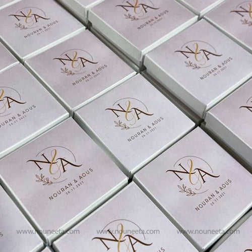 توزيعات زواج بوكس مرايا وردي بالأحرف مع شريطة أنيق...