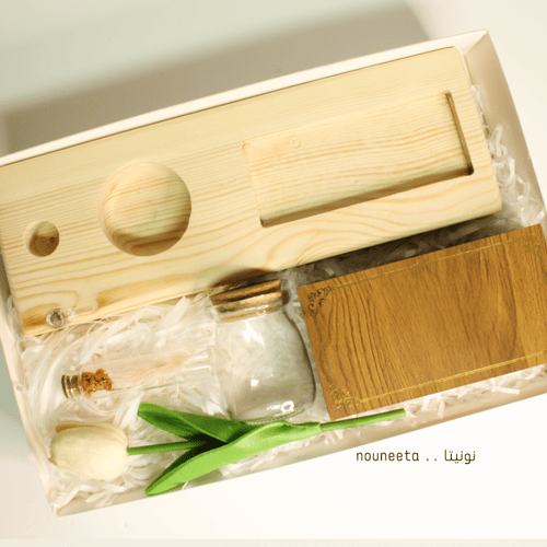بوكس تبخر خشبي فاخر مع ورد ومبخرة ... هدية مكتبية...