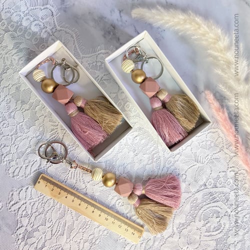 بوكس ميدالية مفاتيح بوهو ستايل لون وردي وبني