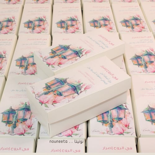 سكارف نسائي بثيم زهور + بوكس