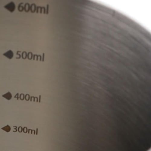 ابريق تقطير ابيض بمقبض خشبي فاخر - 600 مل