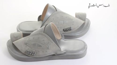 حذاء رصاصي تطريز