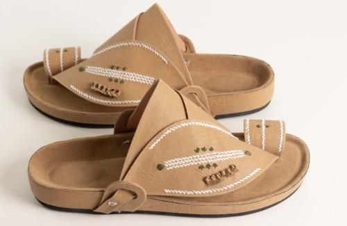 حذاء طبي تطريز